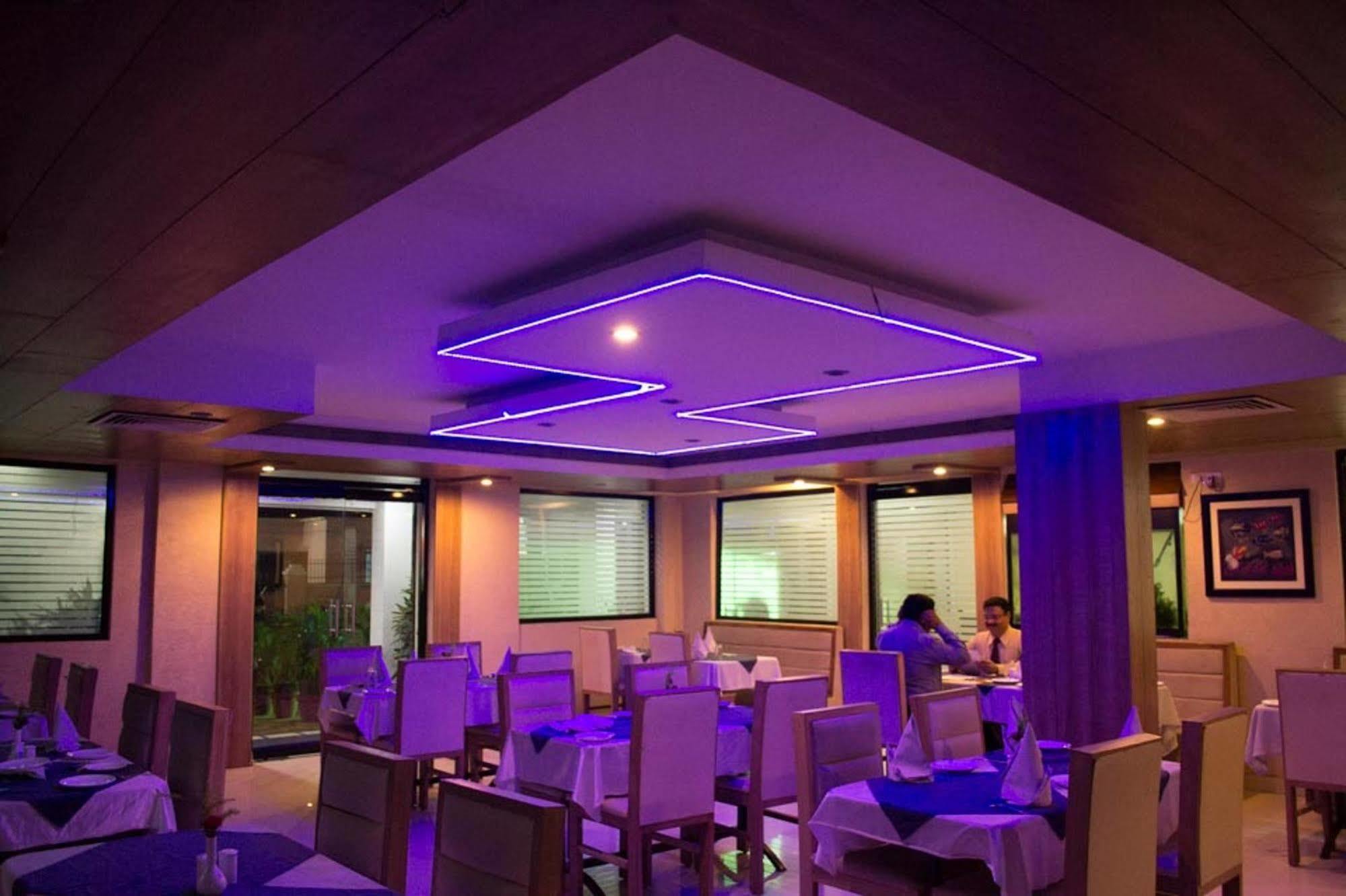 Oyo 1359 Hotel Best Inn Μπουμπάνεσβαρ Εξωτερικό φωτογραφία